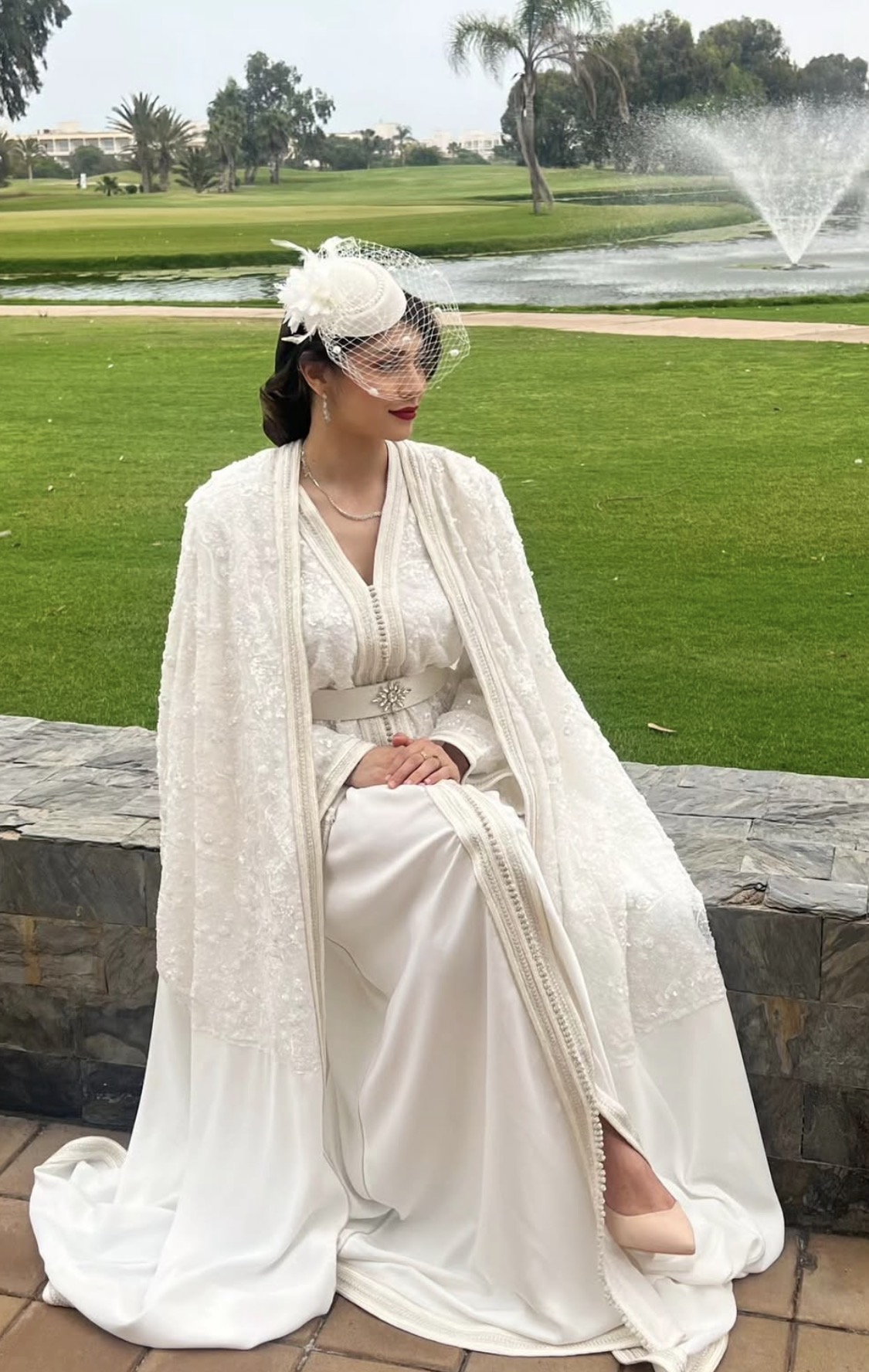 Mariée en caftan nuptial ivoire perlé, Manoir Amiraty Oujda